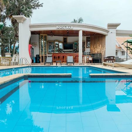 Grik Hotel - エンテベ エクステリア 写真