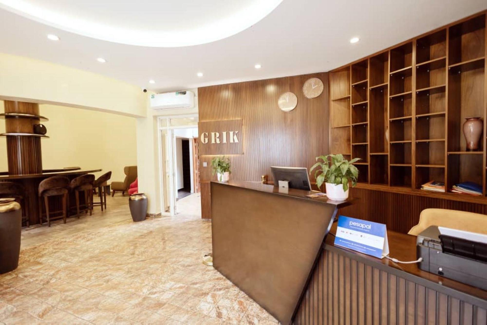 Grik Hotel - エンテベ エクステリア 写真
