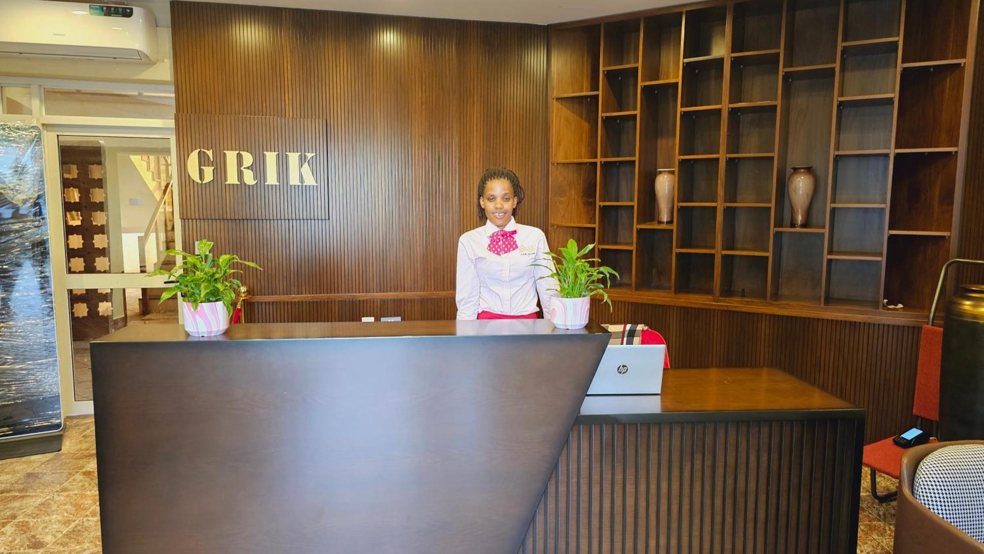 Grik Hotel - エンテベ エクステリア 写真
